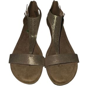 NWT Kenneth Cole Reaction Gold Shimmer Thong Sandals